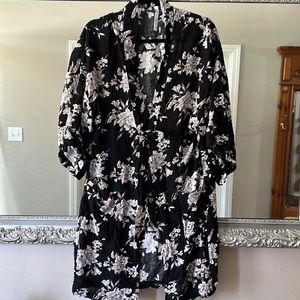 Black floral kimono